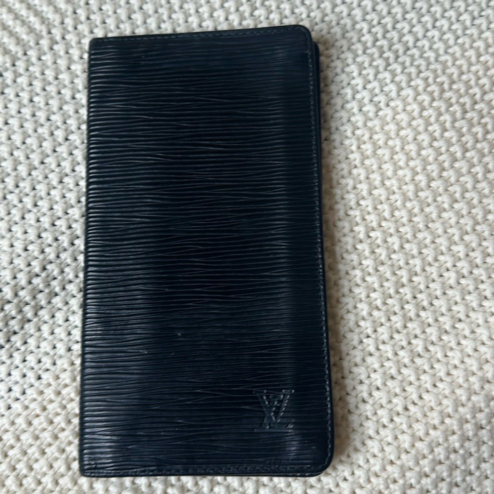 Authentic Louis Vuitton Epi leather brazza style bifold